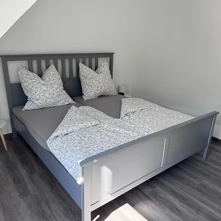 Ferienwohnung Direkt An Der Mosel Im Zentrum Von Zell Exterior foto