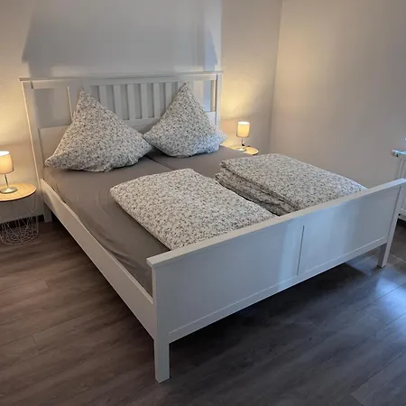 Ferienwohnung Direkt An Der Mosel Im Zentrum Von Zell Exterior foto