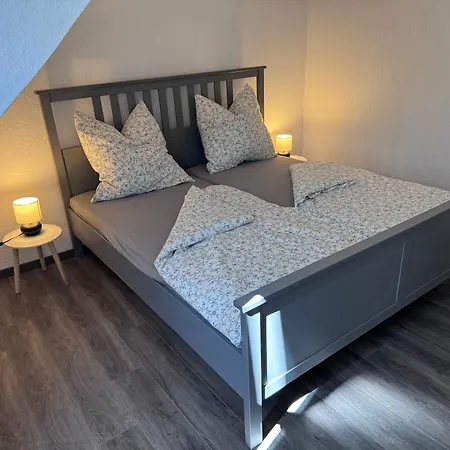 Ferienwohnung Direkt An Der Mosel Im Zentrum Von Zell Exterior foto
